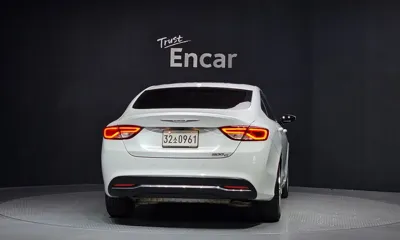 Chrysler 200 2015, 115448 км, за 2578 USD
