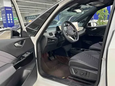 Volkswagen ID.3 2025, 6000 км, за 14243.4 USD