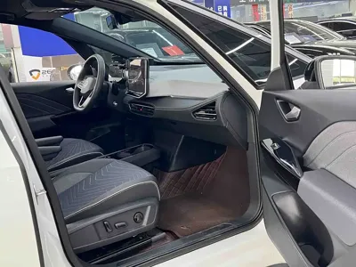 Volkswagen ID.3 2025, 6000 км, за 14243.4 USD - фото 12