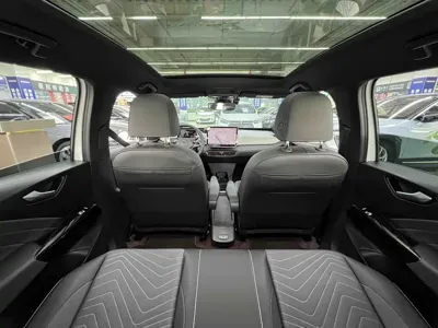 Volkswagen ID.3 2025, 6000 км, за 14243.4 USD - фото 13