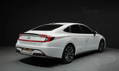Hyundai Sonata 2022, 120870 км, за 10973.04 USD