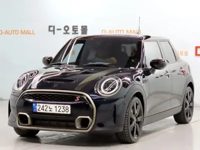 MINI Cooper · 2023 год