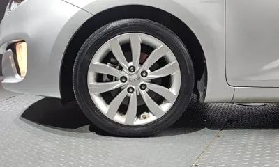 Kia Carens 2014, 128761 км, за 4104.24 USD