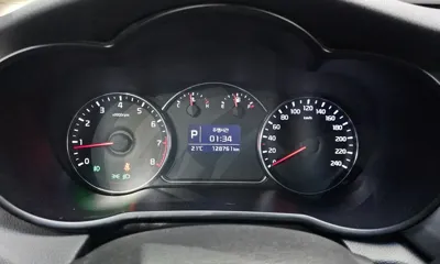 Kia Carens 2014, 128761 км, за 4104.24 USD - фото 8