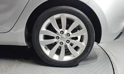 Kia Carens 2014, 128761 км, за 4104.24 USD - фото 21