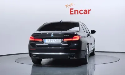 BMW 5-Series 2021, 77449 км, за 20691.01 USD