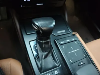 Lexus ES 2019, 110200 км, за 25073.09 USD - фото 7