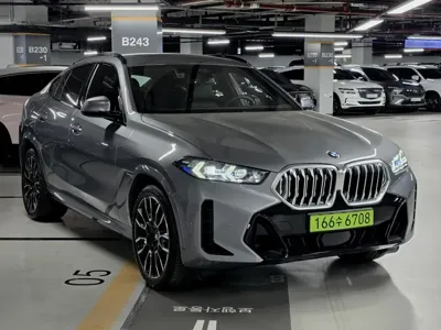 BMW X6 2025, 4283 км, за 82883.67 USD