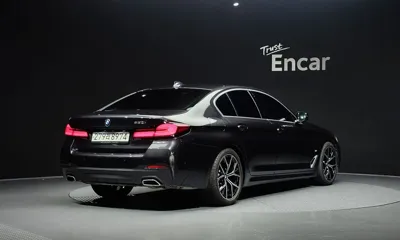 BMW 5-Series 2022, 52944 км, за 30543.87 USD
