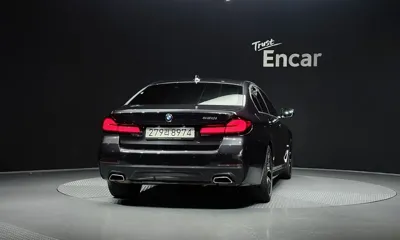 BMW 5-Series 2022, 52944 км, за 30543.87 USD