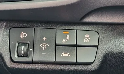 Kia Stonic 2018, 124066 км, за 5645.27 USD - фото 20