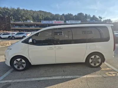 Hyundai Staria 2022, 21998 км, за 20349.22 USD
