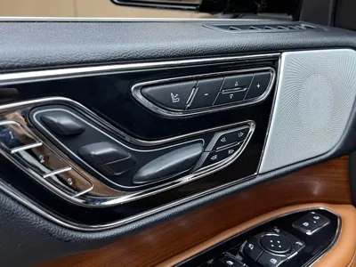 Lincoln Navigator 2018, 200000 км, за 39487.8 USD - фото 9