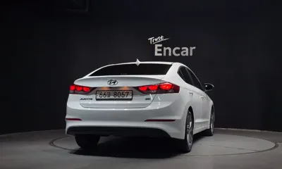 Hyundai Avante 2017, 164327 км, за 4096.46 USD