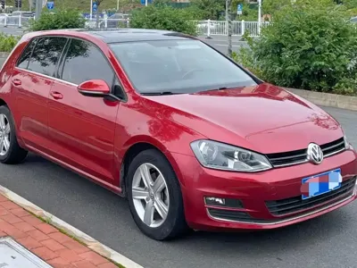 Volkswagen Golf 2014, 100000 км, за 3954.58 USD