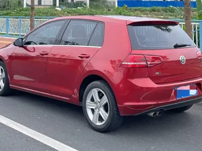 Volkswagen Golf 2014, 100000 км, за 3954.58 USD