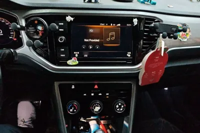 Volkswagen T-Roc 2019, 58400 км, за 10091 USD - фото 12