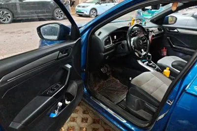 Volkswagen T-Roc 2019, 58400 км, за 10091 USD - фото 19
