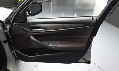 BMW 5-Series 2020, 79173 км, за 18905.08 USD - фото 24