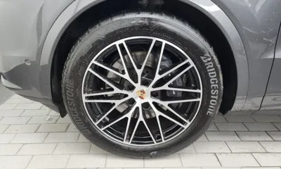 Porsche Cayenne 2025, 4597 км, за 115679.62 USD