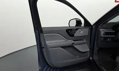 Lincoln Aviator 2021, 40323 км, за 23171.85 USD - фото 24