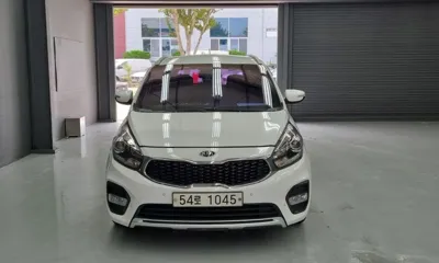 Kia Carens 2017, 180262 км, за 3893.91 USD
