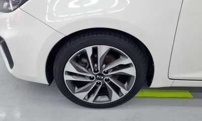 Kia Carens 2017, 180262 км, за 3893.91 USD