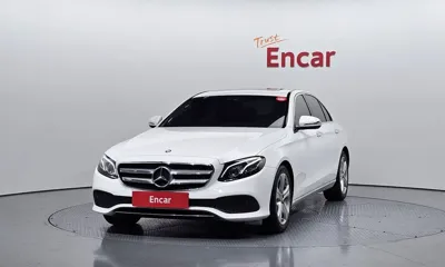 Mercedes-Benz E-Class 2017, 71096 км, за 12793.75 USD