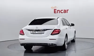 Mercedes-Benz E-Class 2017, 71096 км, за 12793.75 USD