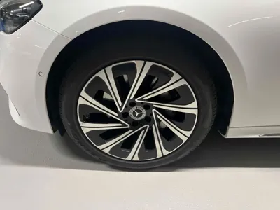 Mercedes-Benz E-Class 2026, 1500 км, за 55195.7 USD - фото 9