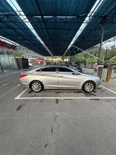Hyundai Sonata 2014, 133296 км, за 2925.31 USD
