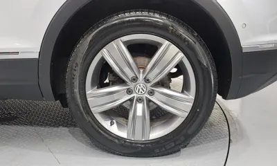 Volkswagen Tiguan 2018, 135160 км, за 14821.55 USD - фото 21