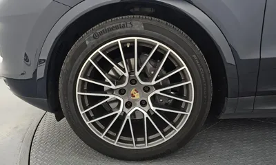 Porsche Cayenne 2021, 130904 км, за 36497.31 USD