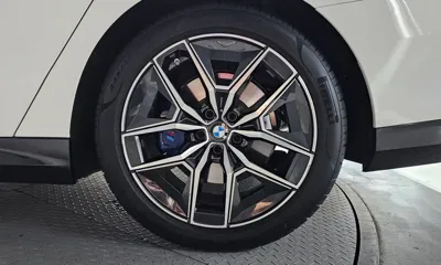 BMW 5-Series 2025, 8640 км, за 41628.69 USD - фото 21
