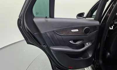 Mercedes-Benz GLC-Class 2022, 64949 км, за 27504.27 USD - фото 25