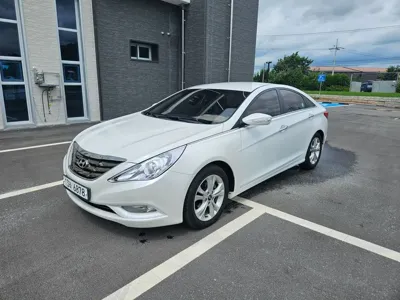 Hyundai Sonata 2011, 99000 км, за 3187.62 USD