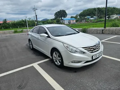 Hyundai Sonata 2011, 99000 км, за 3187.62 USD