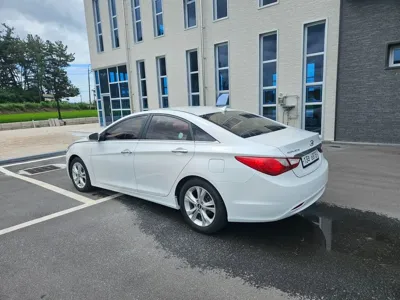 Hyundai Sonata 2011, 99000 км, за 3187.62 USD