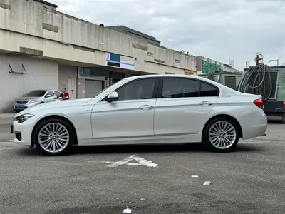 BMW 3 Series 2018, 90000 км, за 10124.13 USD