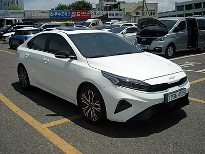 Kia K3 2023, 22800 км, за 13154.42 USD