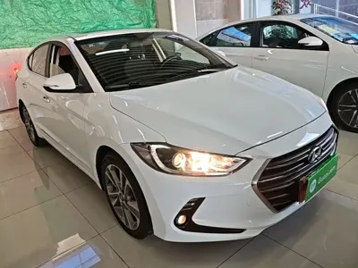 Hyundai Elantra 2017, 118000 км, за 4789.38 USD