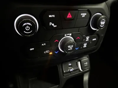 Jeep Renegade 2021, 33094 км, за 10634.11 USD - фото 11