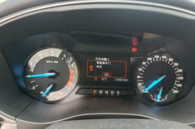 Ford Mondeo 2018, 57800 км, за 10311 USD - фото 14