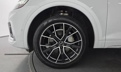 Audi Q5 2023, 44596 км, за 29539.19 USD