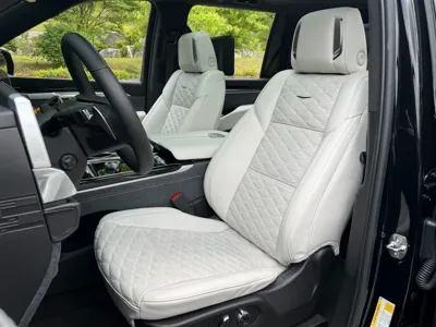 Cadillac Escalade 2025, 7800 км, за 113561.77 USD - фото 6