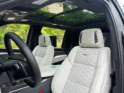 Cadillac Escalade 2025, 7800 км, за 113561.77 USD - фото 7