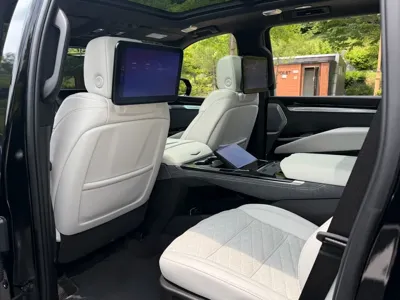 Cadillac Escalade 2025, 7800 км, за 113561.77 USD - фото 8