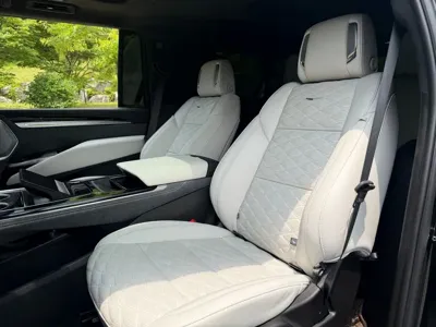 Cadillac Escalade 2025, 7800 км, за 113561.77 USD - фото 9
