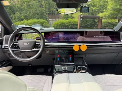 Cadillac Escalade 2025, 7800 км, за 113561.77 USD - фото 10
