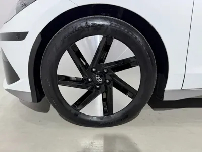 Hyundai Ioniq6 2023, 34369 км, за 7169.37 USD